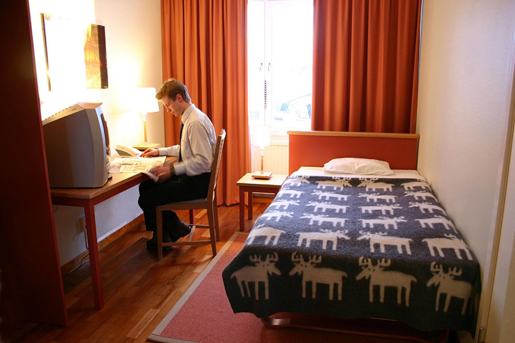 קירונה Hotell Kebne מראה חיצוני תמונה